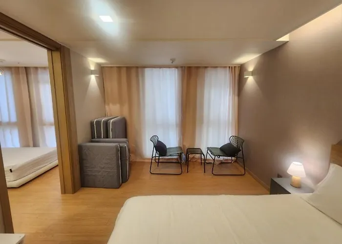 With A Beautiful High-rise View Of Infinity Pool Apartment *